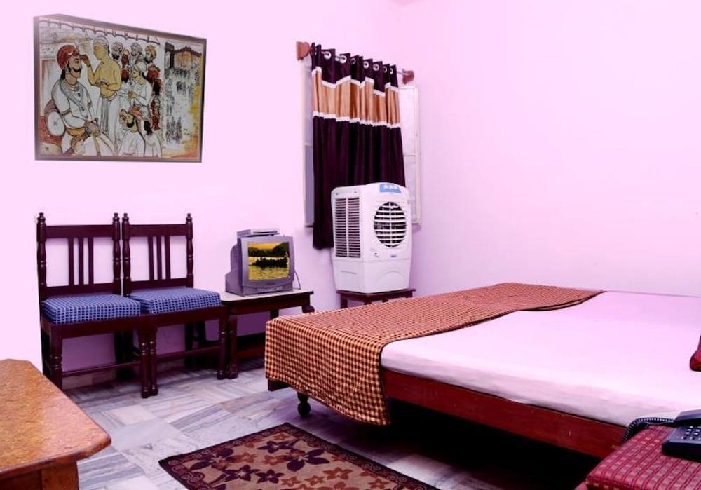 Hotel Jai Maa Palace Jaipur Bagian luar foto